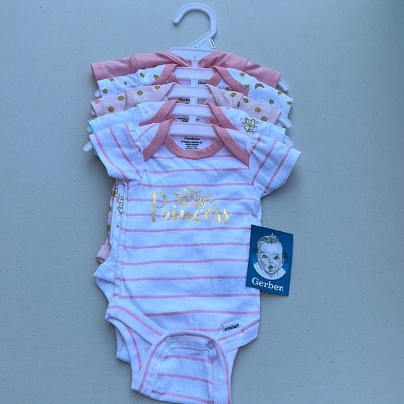 Gerber onesies for baby girls - Picture 1 of 8